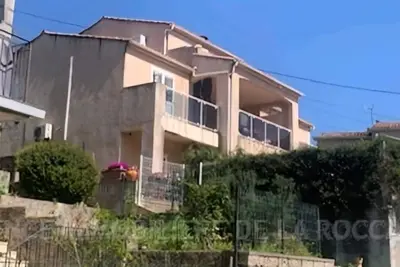 Image de T3 entièrement équipée dans villa au calme à 5 min à pieds du centre ville