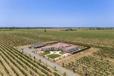 Image de 8 Mi to Lodi Lake: Luxe Home w/ On-Site Vineyard