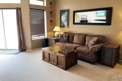 Image de On mountain condo, almost ski in ski off