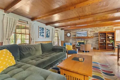 Image de New Owner Special>Cottage on 6th