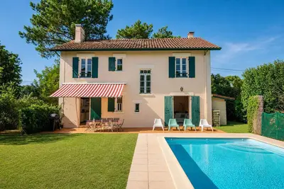 Image de Hossegor Charmante villa avec piscine, jardin et dépendance pour 10 personnes.
