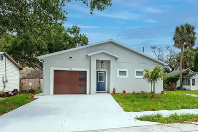 Image de Brand New Artsy Vibe in Melbourne Eau Gallie Art District, WiFi, Ac, Gazebo