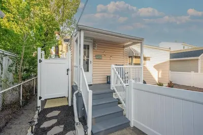 Image de The Postal Cottage 2br/1ba Wildwood 2 Blocks to Beach and Boards