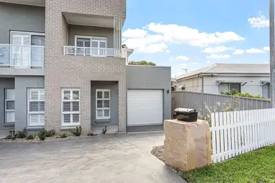 Image de Modern 4-Bed Home Close to Beach in Barrack Point