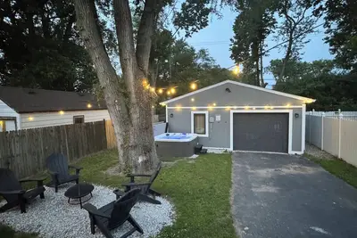 Indy State Fair: Hot Tub, Corn Hole, Fast Wifi