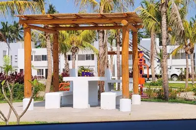 Image de 3 bedroom house with pool