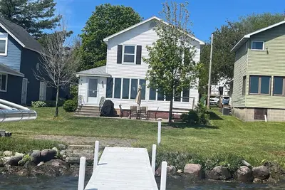Image de Fully renovated lake front home\non Delavan’s North Shore