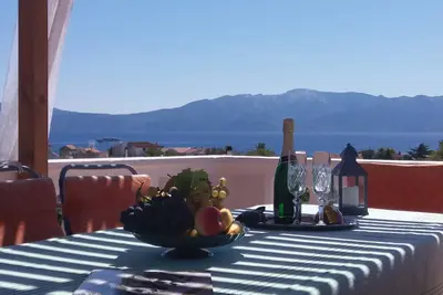 Image de Appartement de quatre chambres avec la terrasse et la vue sur le mer Sucuraj, Hvar (A-24563-a)