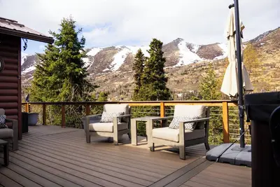 Image de Alaska Hiland Mountain Retreat wrap around deck and hot-tub!