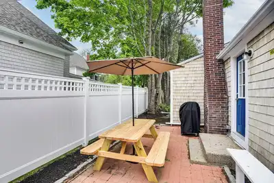 Image de Walk to Shops & Dining: Cozy Osterville Cottage