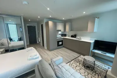 Contemporary Studio with free Parking in Bracknell