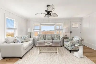 Image de Snug Harbor Hideaway | Fire Pit & Water Views!