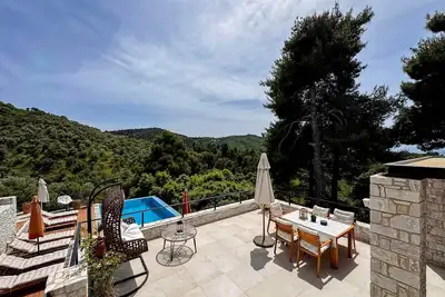 Image de Whispering Pines at Damari  – Villa de luxe 3 chambres avec piscine, Skiathos