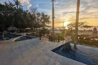 Image de Spacious townhouse in Luxurious Mediterranean- Style Resort Community with Beach