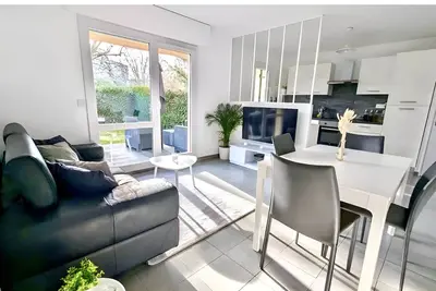 Image de Apartment with garden in Ferney/Ornex: Ideal Un-Cern. Close to Geneva.