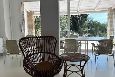 Image de White villa with sea view