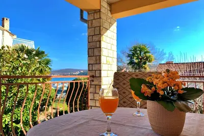 Image de Apartment Nevenka - sea view, 70 m from sea, terrace, balcony, town center, washing machine