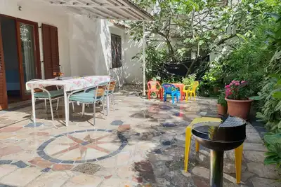 Image de Apartment Srdoc - 270 m from sea, garden view, terrace, Bbq