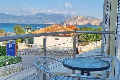 Image de Apartment Vlahinja - with Balcony, 100m from the Beach