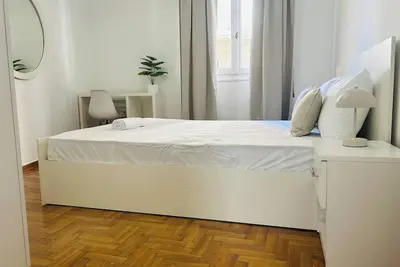 Authentic 4 Bd Athenian Apartment in Kipseli