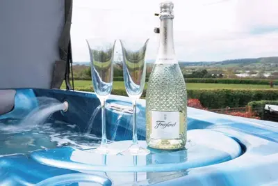 Image de Dog-Friendly Country Home | Woodburner & Hot Tub!