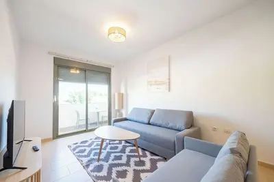 Image de Centrally located with swimming pool and close to the train station