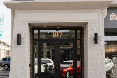 Image de Cozy Downtown Gem ~ Sleeps 10