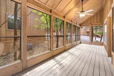 Image de Pet-Approved Summer Stay | 2br Cabin w/ Pools
