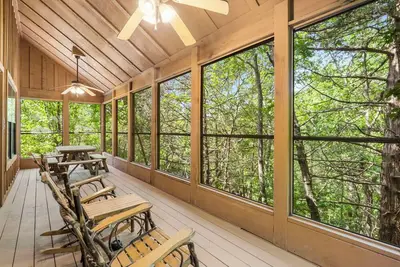 Image de Pet-Friendly Branson Stay | Cabin w/ Deck & Pools