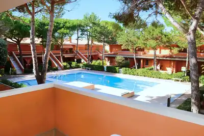 Image de Maison de vacances élégante avec piscine
