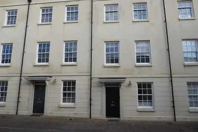 Image de Modern 4 bed Townhouse in Mountwise with study