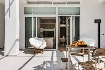 Image de Comfort, design and a terrace facing the Turia Gardens in Valencia