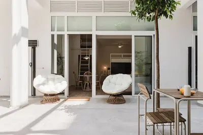 Image de Comfort, design and a terrace facing the Turia Gardens in Valencia