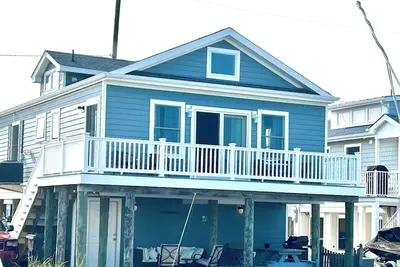 Image de Charming three bedroom 1 1/2 bath home with loft on the lagoon in Lavallette.