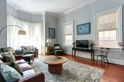 Image de The Koi Retreat, Victorian | Huge Porch | Parking