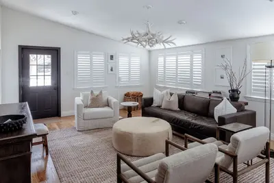 Image de Half mile from Oakmont Country Club. 4-bedroom house in peaceful Oakmont!