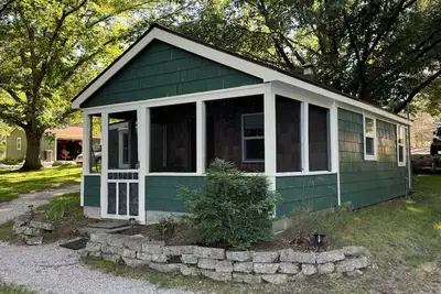 Image de Oak Cottage - Lakefront on Thayer Lake in Alden, Mi with WiFi, Ac