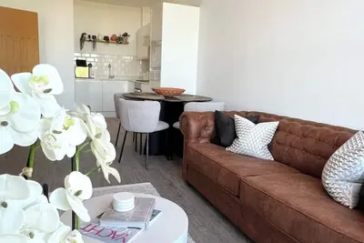 Image de Brick Industrial Mills: Luxury 1br | Free Parking