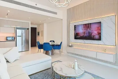 Image de A Palace With Marina Views