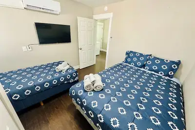 Image de Airy Bright Getaway, Sleeps 12