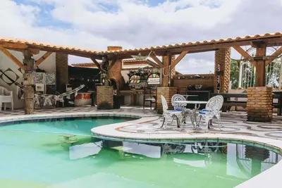 Image de Casa em Gravata com Piscina e Lareira