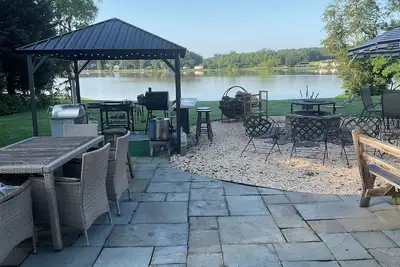 Image de Secluded Waterfront Retreat 2 bed 1 1/2 baths private guest house w Pool & Beach