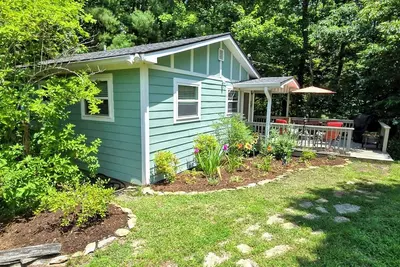 Image de Secluded Treasure by the Woods in Apple Country