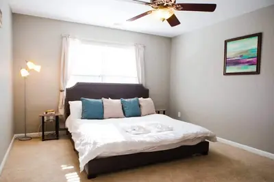 Image de Near Usc&Base w/ Screened Porch - The Lucky Charm