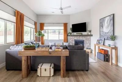 Image de Modern 4-Br Grand Canyon Home | Hot Tub & Ac