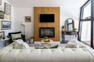 Image de Secluded Forest Cabin with Hot Tub