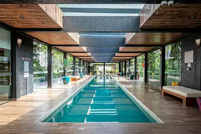 Image de Swimming pools | 50\" Smart Tv | Wifi 100mb #Camp14