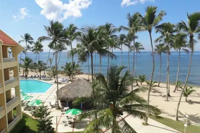 Studio apartment in Juan Dolio facing the sea. Bar, Reception, Jacuzzi.