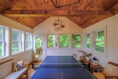 Large Farmhouse Steps from Downtown Ludlow & Okemo Shuttle