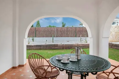Image de Apartamento cerca del pueblo  con piscina compartida, parking y jardin privado